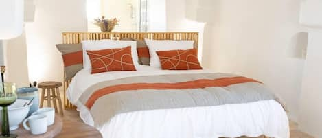 King size bed (160X200), bed linen provided.