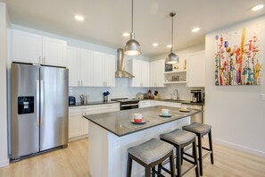 Kitchen | Single Story | Toaster | Trash Bags & Paper Towels | Spices