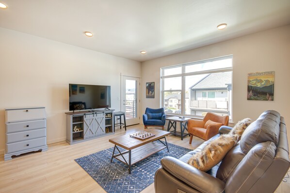 Livingston Vacation Rental | 3BR | 2BA | Stairs Required | 1,371 Sq Ft