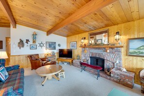 Living Room | Wood-Burning Fireplace | Smart TV | Full Sleeper Sofa