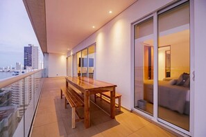 屋外ダイニングエリア