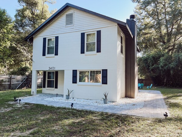 Exterior of Beautiful Renovated 1946 Cottage