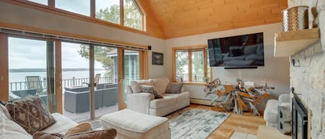 Pelican Lake Vacation Rental | 6BR + Loft | 2.5BA | 3 Steps to Enter