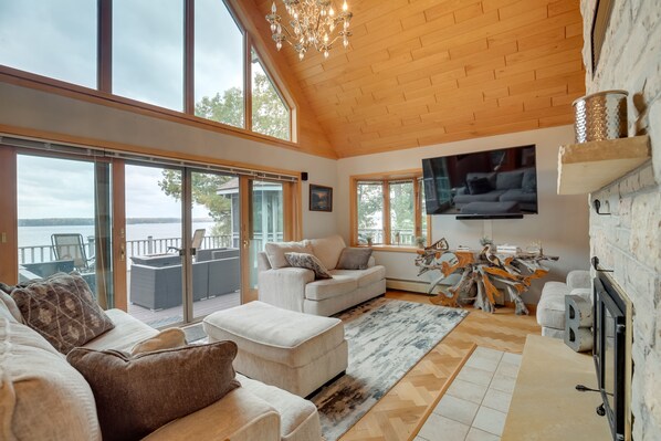 Pelican Lake Vacation Rental | 6BR + Loft | 2.5BA | 3 Steps to Enter