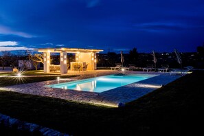 Building Exterior, Garden, Pool