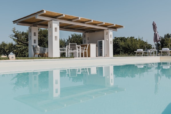 Building Exterior, Garden, Pool