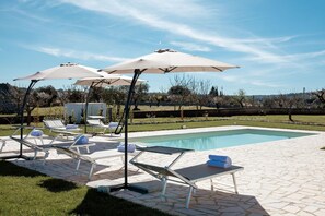 Building Exterior, Garden, Pool