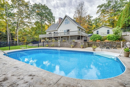 Milton Vacation Rental | 3BR | 2BA | 3,072 Sq Ft | Stairs Required