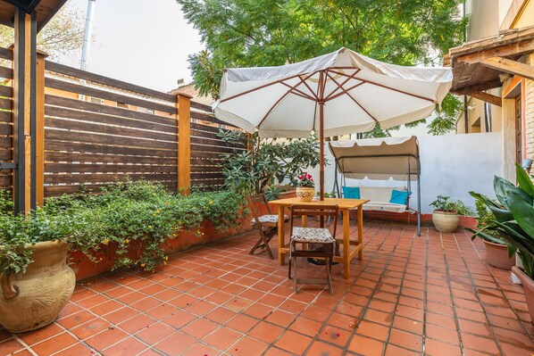 Outdoor dining