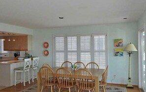 Second Floor
Dining area