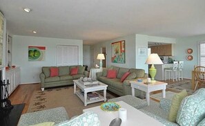 Second Floor
Living room