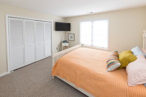 1st-floor 
Bedroom 1- Queen
