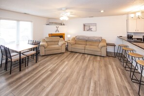 1st Floor
 Living room