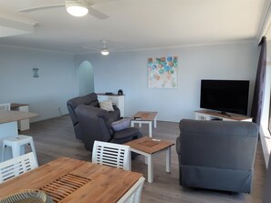 TT LOUNGE DINING