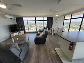 TT LOUNGE DINING