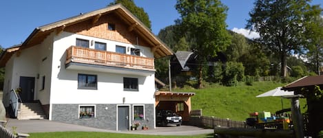 Außenseite Ferienhaus [Sommer]