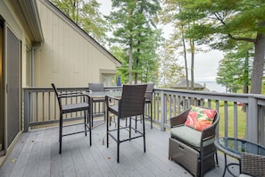 Deck | Lake View | Gas Grill