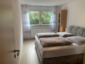Ferienwohnung Typ 1 (BestBoarding24 Holzgasse 10a)-Schlafzimmer