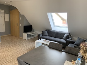 Ferienwohnung Typ 2 (BestBoarding24 Holzgasse 10a)-Wohnzimmer
