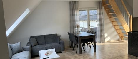 Ferienwohnung Typ 2 (BestBoarding24 Holzgasse 10a)-Wohnzimmer