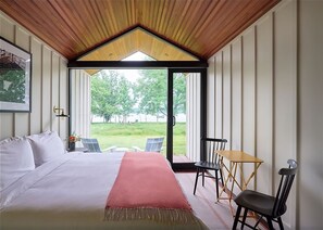 Unit with King bed. Exact unit will be assigned upon arrival. Views, colors, and decor may vary.