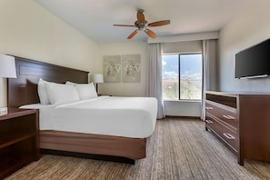 Unit with 1 King size bed. Exact unit will be assigned upon arrival. Views, colors and decor may vary.