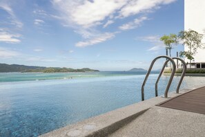 Infinity pool