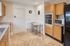 Fern Lea, Glaisdale - Host & Stay