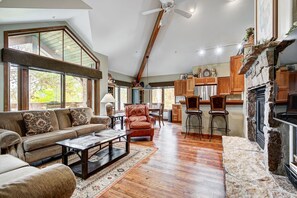 Spacious living room