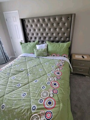 Bedroom 4 with queen bed