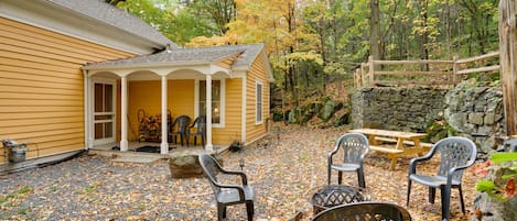 Taylors Falls Vacation Rental | 3BR | 1.5BA | 1,500 Sq Ft | Small Step for Entry