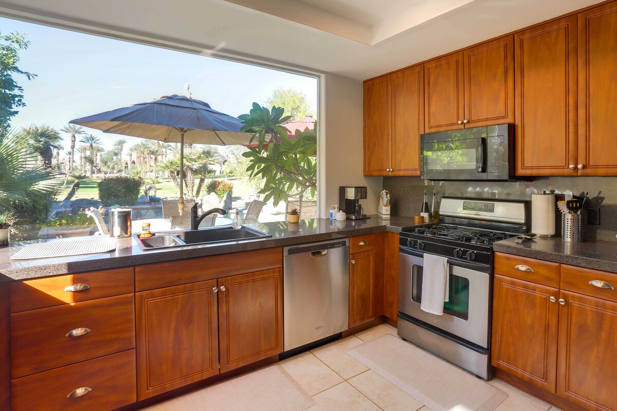 Rancho Mirage Retreat: Pool, Spa & Fireplace!