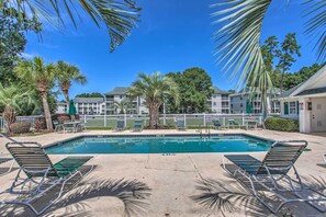 River Oaks Golf & Tennis Villas | Community Outdoor Pool