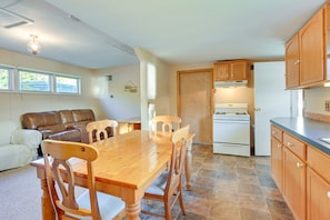 Dining Area | Kitchen