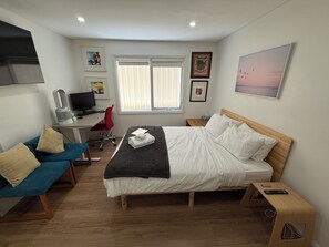 Studio Full size room