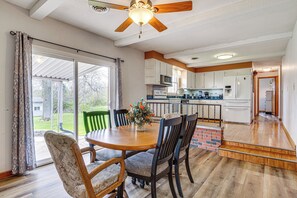 Kitchen & Dining Area