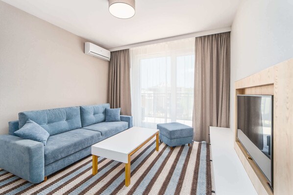 Living room with a blue sofa.