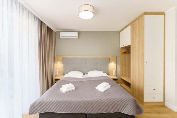 Comfortable double bed 