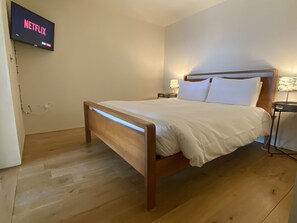 Master bedroom with Flat Screen TV