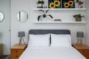 The bedroom offers ample storage space in the mirrored wardrobe. You’ll also love the convenience of a fold-up desk under the bed so you can easily work remotely.
