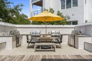 Poolside Grills for Perfect Evening Meals!