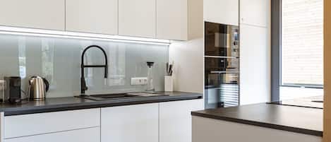 Cabinetry, Kitchen Sink, Countertop, Tap, Property, Sink, Furniture, Building, Kitchen Appliance, Kitchen