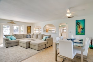 Dining Area | Dining Table | Dishware/Flatware