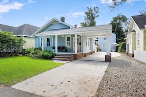 The Quiver | Porch w/ Fire Pit, Walk to Main Strip
