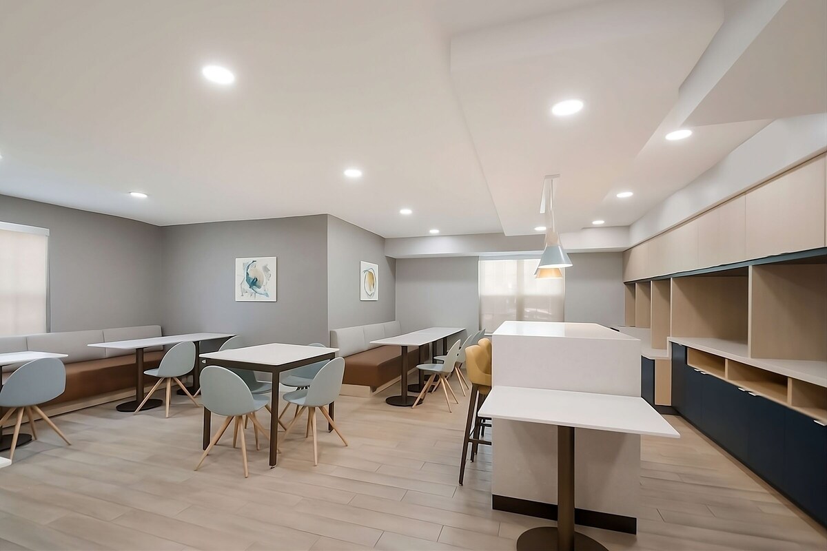 Two Comfortable 2BR Suites, Pet-friendly, Short Drive to The White House!