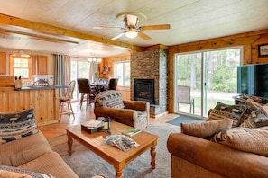 Living Room | Flat-Screen TV | Fireplace | Central A/C | Electric Heating