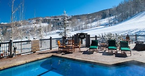 Hot tubs and pool onsite, slopeside! 