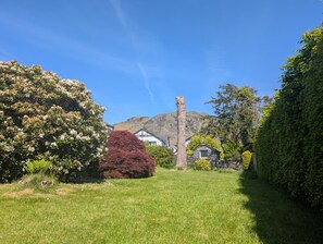 Low Howe Cottage garden with mountain views