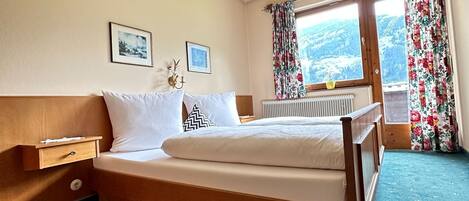 Appartementhaus Zillertal Arena: Ferienwohnung für 4 Personen - Schlafzimmer (Beispiel)