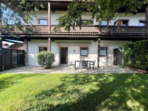 Ferienwohnung Almglück, separates Schlafzimmer, Küche, Terrasse, TV, WLAN-Terrasse mit Garten - 2